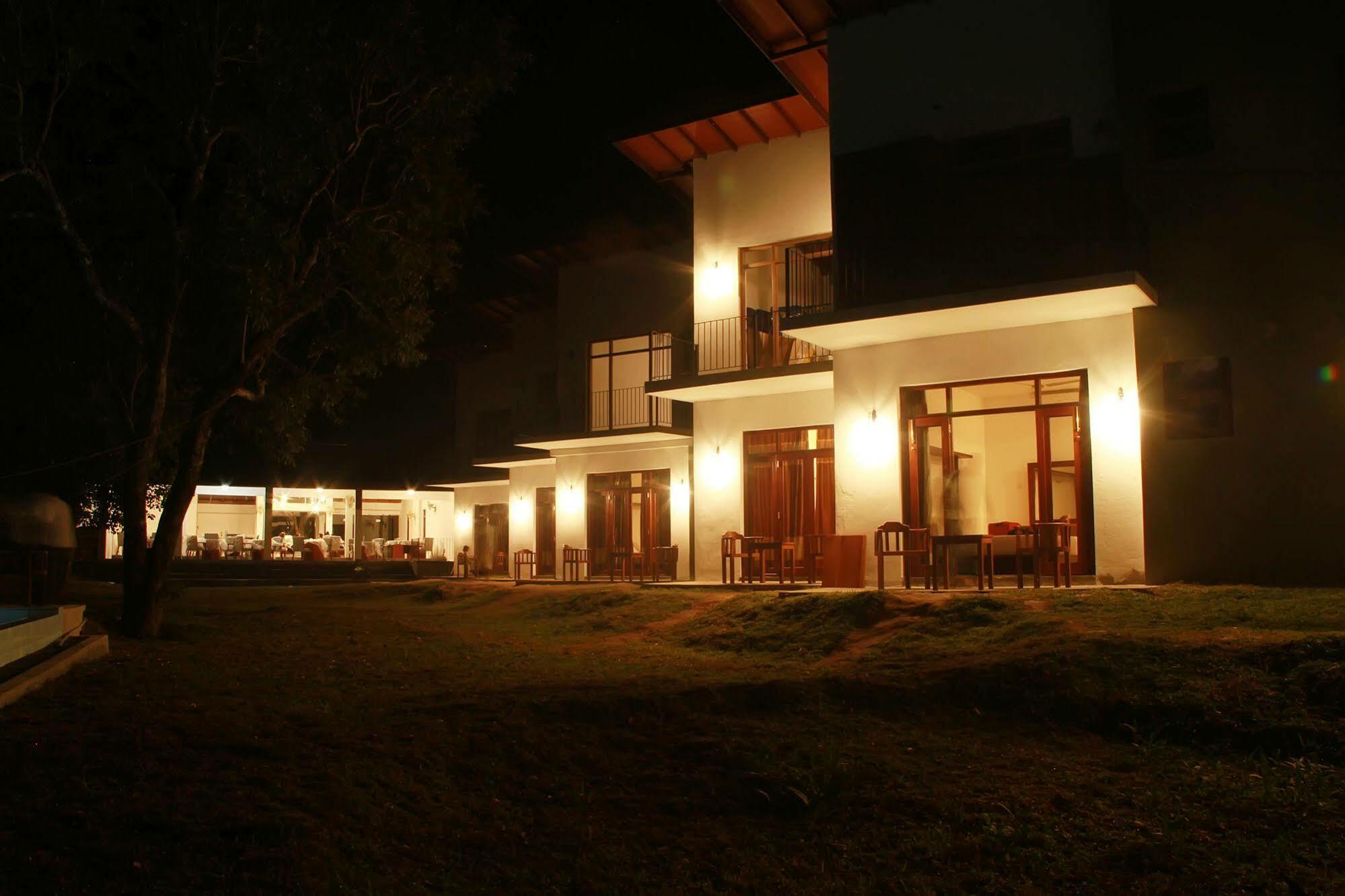 Sigiriya Wewa Addara Hotel - Hotel By The Lake Eksteriør billede